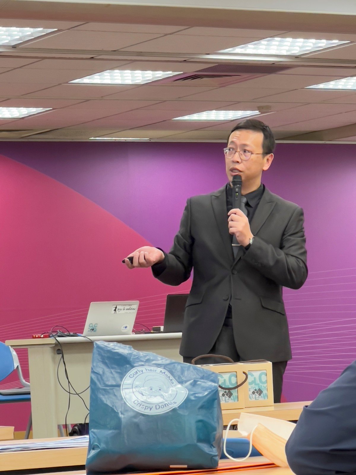 陳塘偉律師公開演講照片